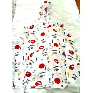 On Fire 3X White hoodie/red lips 💋